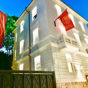 rezervați aici